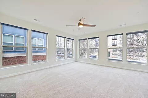 Living - 637 Diamondback Dr #17-A, Gaithersburg, MD 20878 photo 5 of 5