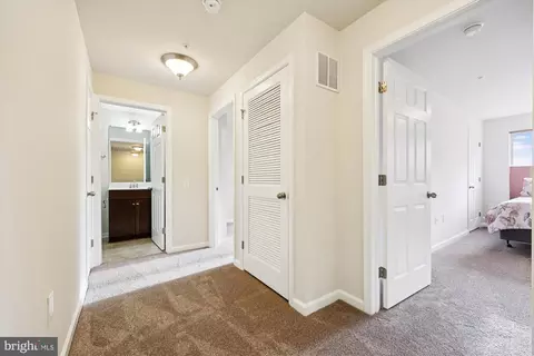 Entry Way - 637 Diamondback Dr #17-A, Gaithersburg, MD 20878 photo 5 of 7