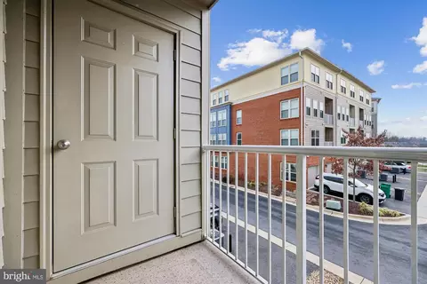 Exterior - 637 Diamondback Dr #17-A, Gaithersburg, MD 20878 photo 2 of 10