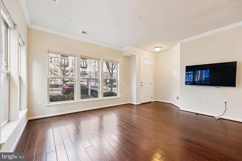 Living - 637 Diamondback Dr #17-A, Gaithersburg, MD 20878 photo 2 of 5