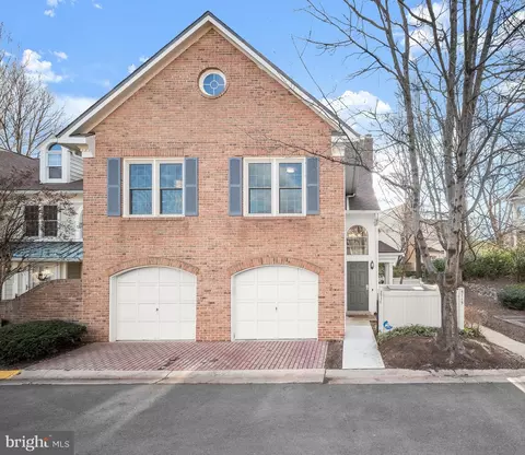 5717 Mayfair Manor Dr #108, Rockville, MD 20852