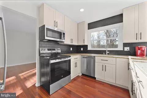 7 Fallswood Ct, Rockville, MD 20854 photo 9