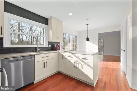 7 Fallswood Ct, Rockville, MD 20854 photo 8