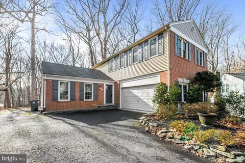 7 Fallswood Ct, Rockville, MD 20854 photo 2