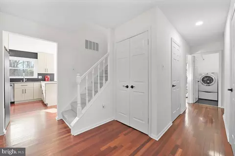 7 Fallswood Ct, Rockville, MD 20854 photo 3