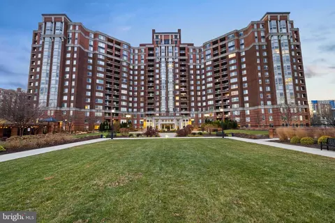 5809 Nicholson Ln #307, Rockville, MD 20852