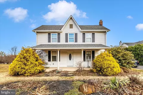 9507 Main St, Damascus, MD 20872