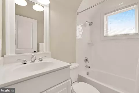 Bath - 8803 Courts Way, Silver Spring, MD 20910 photo 7 of 9