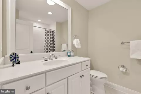 Bath - 8803 Courts Way, Silver Spring, MD 20910 photo 5 of 9