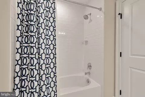 Bath - 8803 Courts Way, Silver Spring, MD 20910 photo 6 of 9