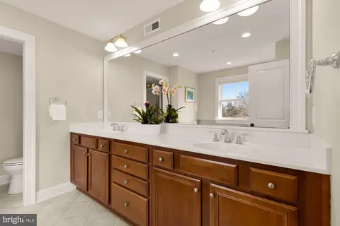 Bath - 8803 Courts Way, Silver Spring, MD 20910 photo 2 of 9