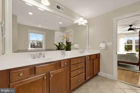 Bath - 8803 Courts Way, Silver Spring, MD 20910 photo 3 of 9