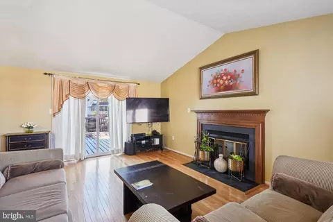 Living - 3024 Memory Ln, Silver Spring, MD 20904 photo 3 of 3