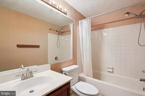 Bath - 3024 Memory Ln, Silver Spring, MD 20904 photo 3 of 5