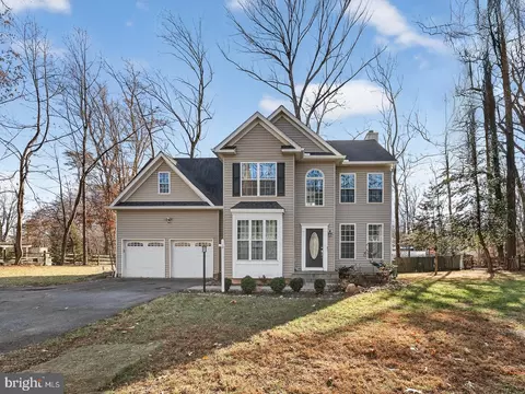 9534 Fernwood Rd, Bethesda, MD 20817