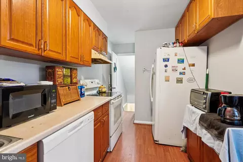 Entry Way - 11951 Andrew St, Silver Spring, MD 20902 photo 5 of 9