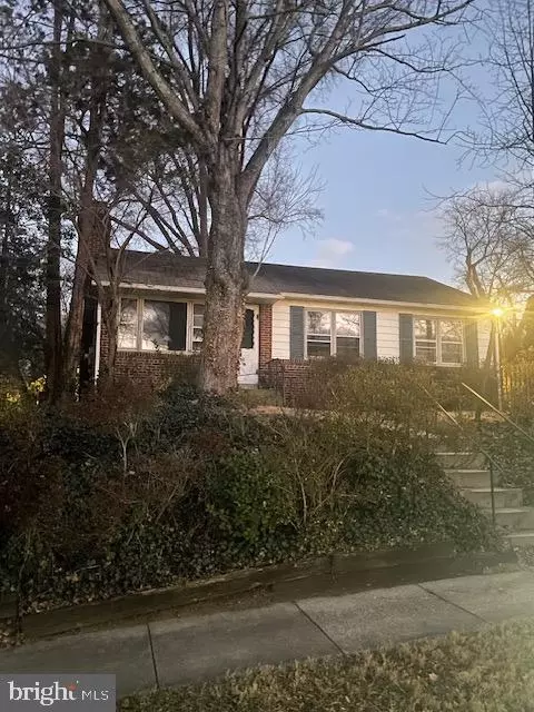 9403 Ewing Dr, Bethesda, MD 20817