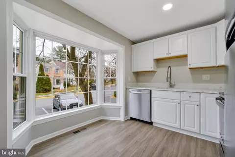134 Sharpstead Ln, Gaithersburg, MD 20878 photo 2