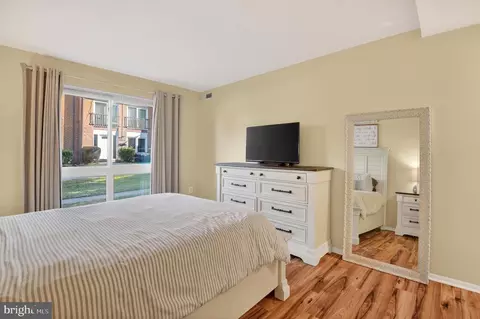 Bedroom - 2498 Sun Valley Cir, Silver Spring, MD 20906 photo 3 of 5