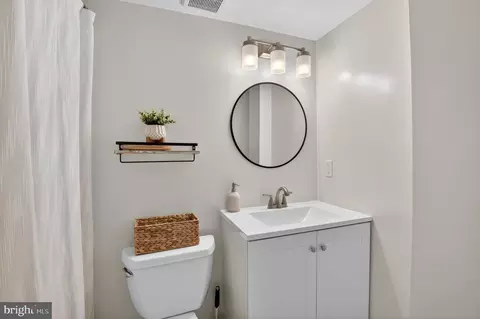 Bath - 2498 Sun Valley Cir, Silver Spring, MD 20906 photo 2 of 2