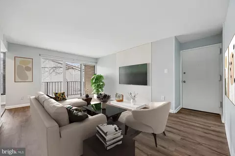 132 Duvall Ln #210202, Gaithersburg, MD 20877