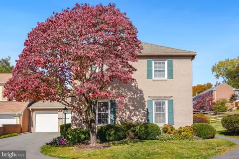 10336 Democracy Ln, Potomac, MD 20854