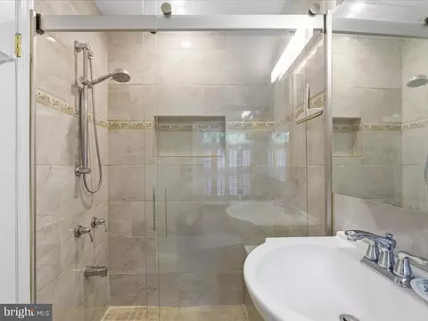 Bath - 2707 Lindell St, Silver Spring, MD 20902 photo 4 of 5