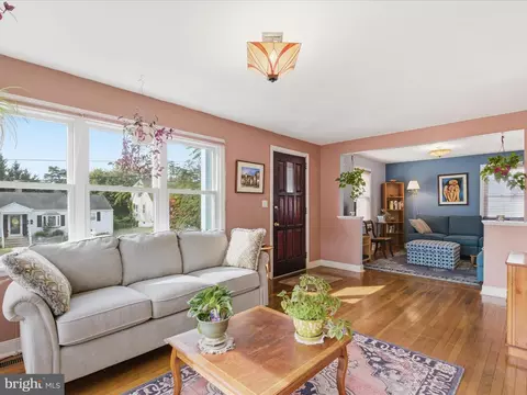Living - 2707 Lindell St, Silver Spring, MD 20902 photo 3 of 4