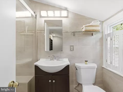 Bath - 2707 Lindell St, Silver Spring, MD 20902 photo 3 of 5