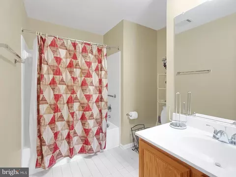 Bath - 1401 Jasper St, Silver Spring, MD 20902 photo 4 of 5