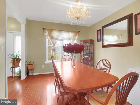 Dining - 1401 Jasper St, Silver Spring, MD 20902 photo 2 of 4