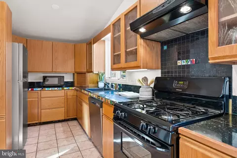 11702 College View Dr, Silver Spring, MD 20902 photo 16