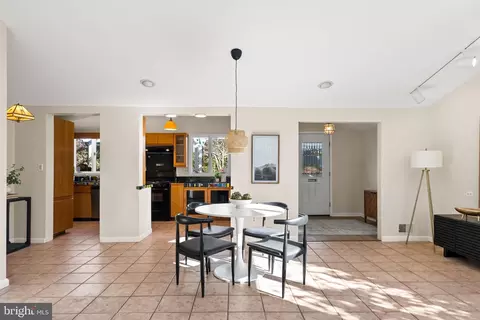 11702 College View Dr, Silver Spring, MD 20902 photo 7