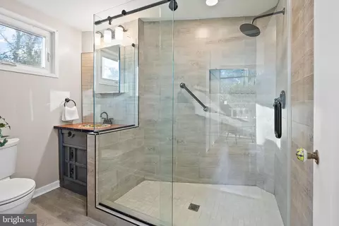 11702 College View Dr, Silver Spring, MD 20902 photo 25
