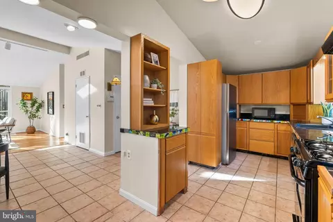 11702 College View Dr, Silver Spring, MD 20902 photo 19