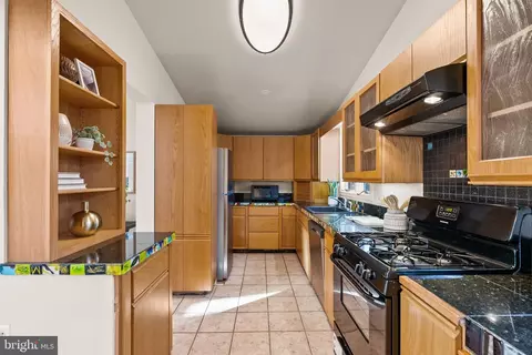 11702 College View Dr, Silver Spring, MD 20902 photo 17