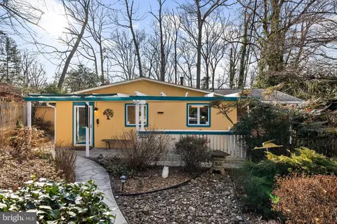 11702 College View Dr, Silver Spring, MD 20902 photo 2