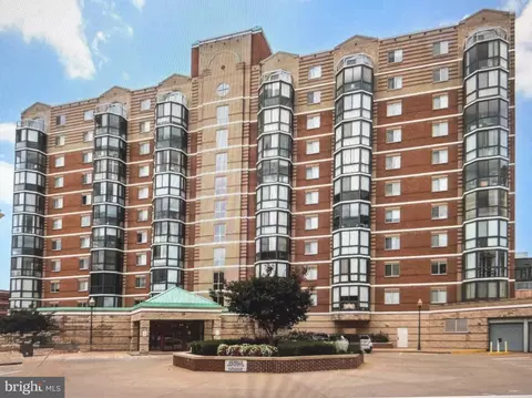24 Courthouse Sq #607, Rockville, MD 20850
