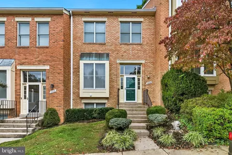 4828 Cloister Dr, Rockville, MD 20852