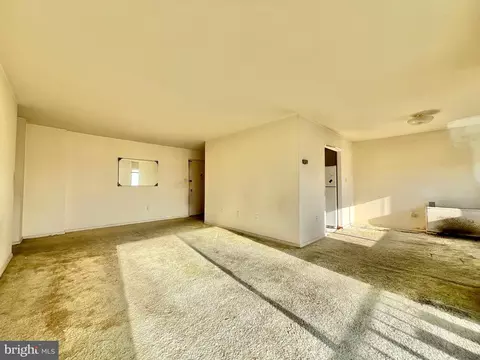 Living - 8830 Piney Branch Rd #402, Silver Spring, MD 20903 photo 3 of 5