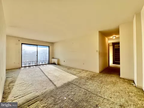 Living - 8830 Piney Branch Rd #402, Silver Spring, MD 20903 photo 2 of 5