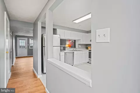 Entry Way - 1109 Cavendish Dr, Silver Spring, MD 20905 photo 1 of 1