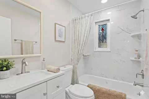Bath - 1600 Oaklawn Ct, Silver Spring, MD 20903 photo 2 of 6