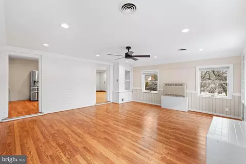 Living - 1600 Oaklawn Ct, Silver Spring, MD 20903 photo 9 of 11