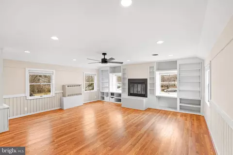 Living - 1600 Oaklawn Ct, Silver Spring, MD 20903 photo 7 of 11