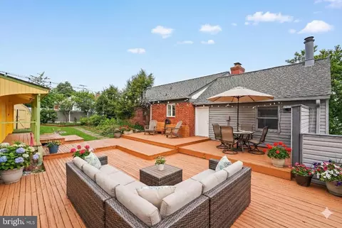 Exterior - 1600 Oaklawn Ct, Silver Spring, MD 20903 photo 7 of 9