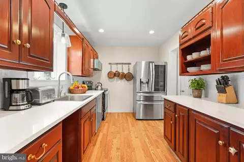 Kitchen - 1600 Oaklawn Ct, Silver Spring, MD 20903 photo 2 of 6