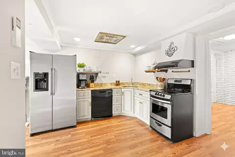 Kitchen - 1600 Oaklawn Ct, Silver Spring, MD 20903 photo 6 of 6
