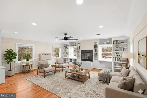 Living - 1600 Oaklawn Ct, Silver Spring, MD 20903 photo 8 of 11
