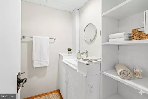 Bath - 1600 Oaklawn Ct, Silver Spring, MD 20903 photo 4 of 6
